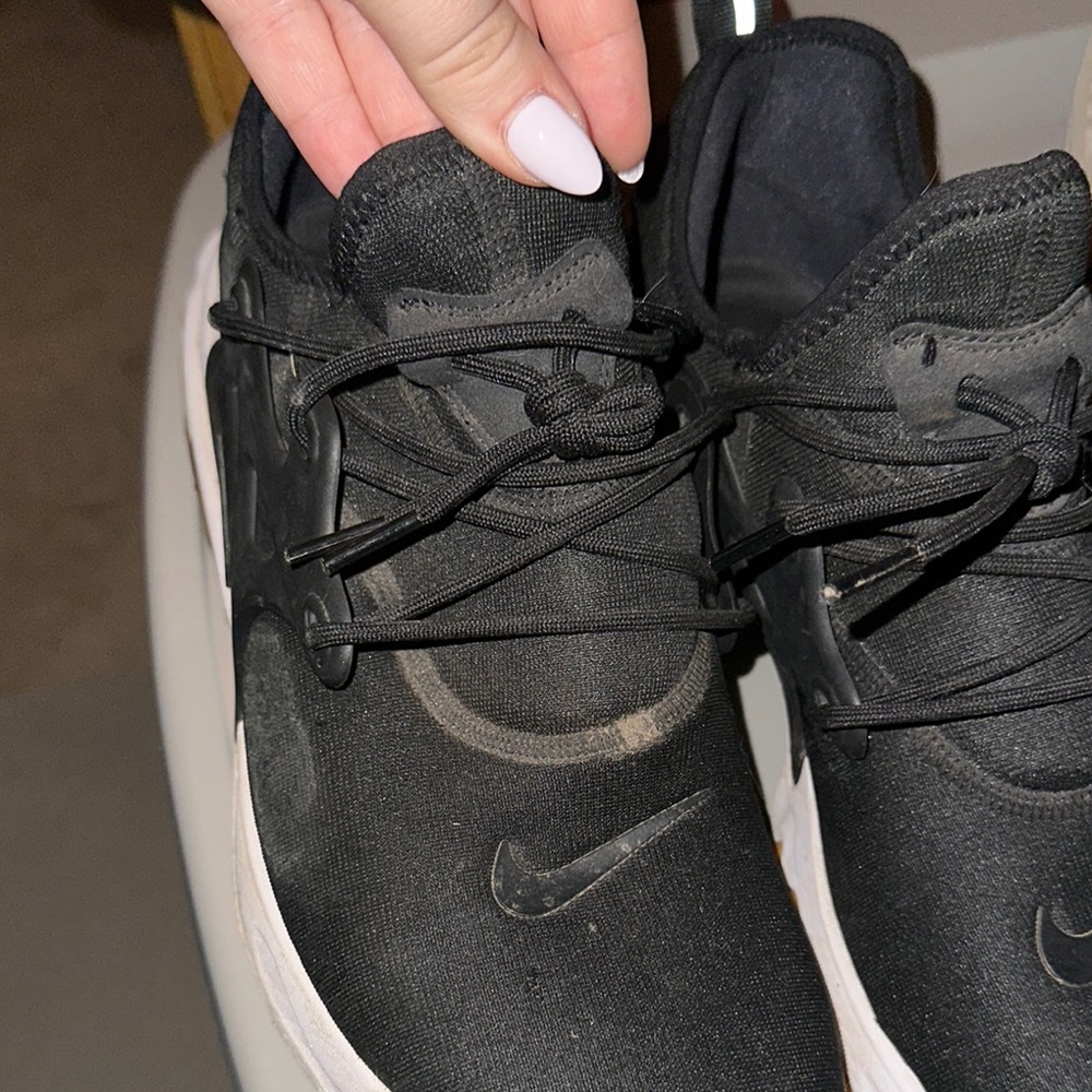 Nike Men’s Black Sneakers with White Soles and Gum Accents - Picture 4 of 4